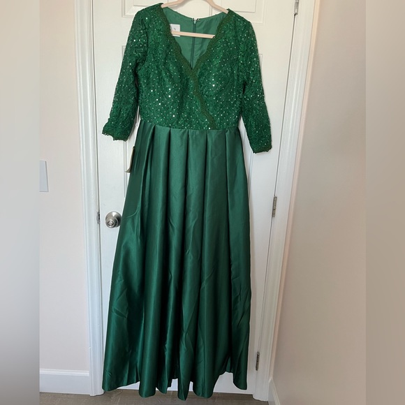 Ball Gown / Formal Dress - Picture 4 of 16
